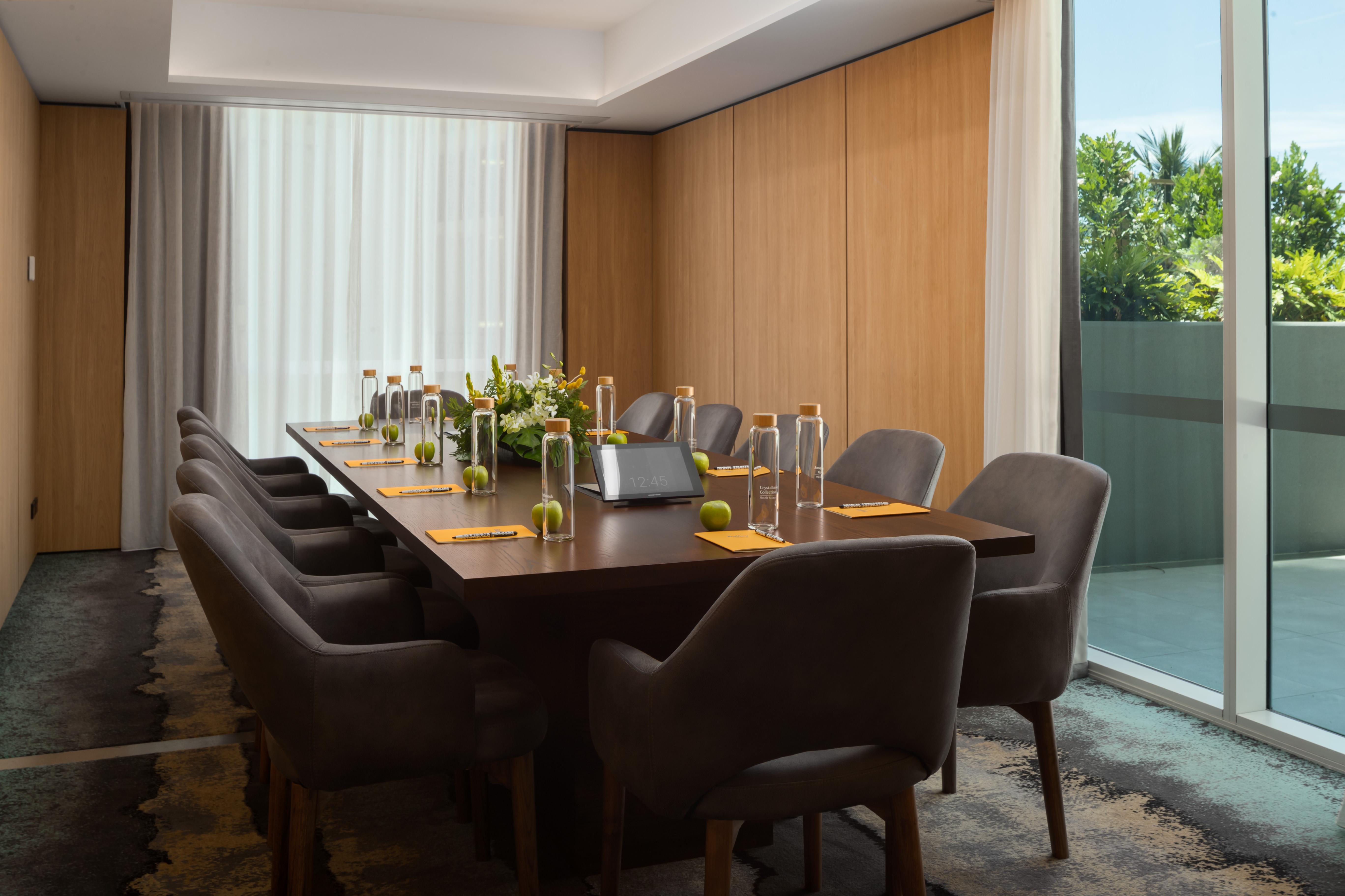 Готель Crystalbrook Bailey Кернс Екстер'єр фото Meeting room at the hotel